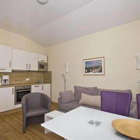 Mit Meerblick Und Balkon, Gratis Nutzung Vom Ahoi Erlebnisbad Und Sauna In Sellin - Meeresblick 49 * Goehren (Ruegen)
