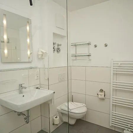 Mit Meerblick Und Balkon, Gratis Nutzung Vom Ahoi Erlebnisbad Und Sauna In Sellin - Meeresblick 49