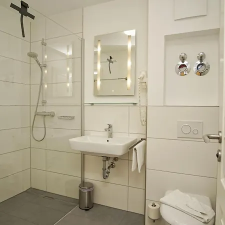 Mit Meerblick Und Balkon, Gratis Nutzung Vom Ahoi Erlebnisbad Und Sauna In Sellin - Meeresblick 49 Appartement