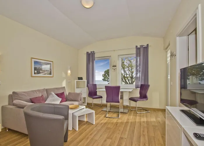 mit Meerblick und Balkon, gratis Nutzung vom AHOI Erlebnisbad und Sauna in Sellin - Meeresblick FeWo 49 * Goehren (Ruegen)