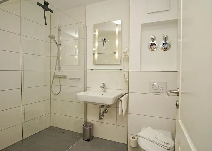 mit Meerblick und Balkon, gratis Nutzung vom AHOI Erlebnisbad und Sauna in Sellin - Meeresblick FeWo 49 Apartment